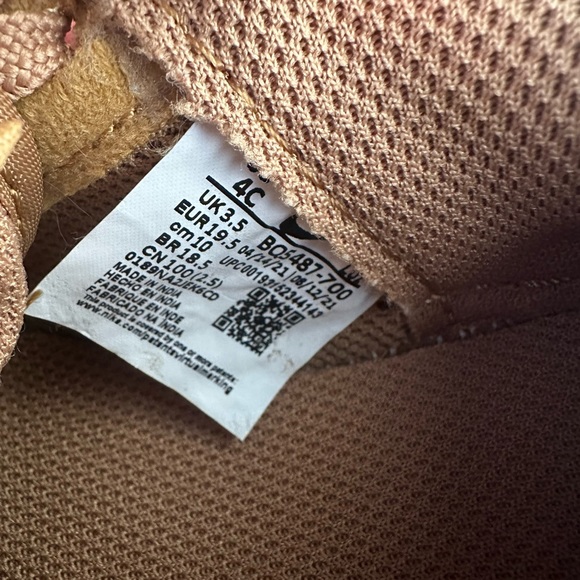 Nike shoes size 4c - Picture 6 of 6